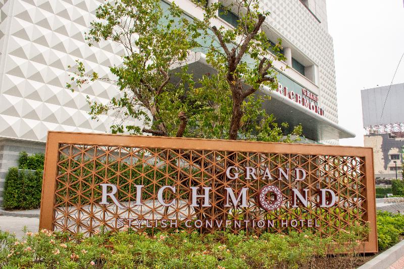 בית מלון כפרי Grand Richmond Stylish Convention