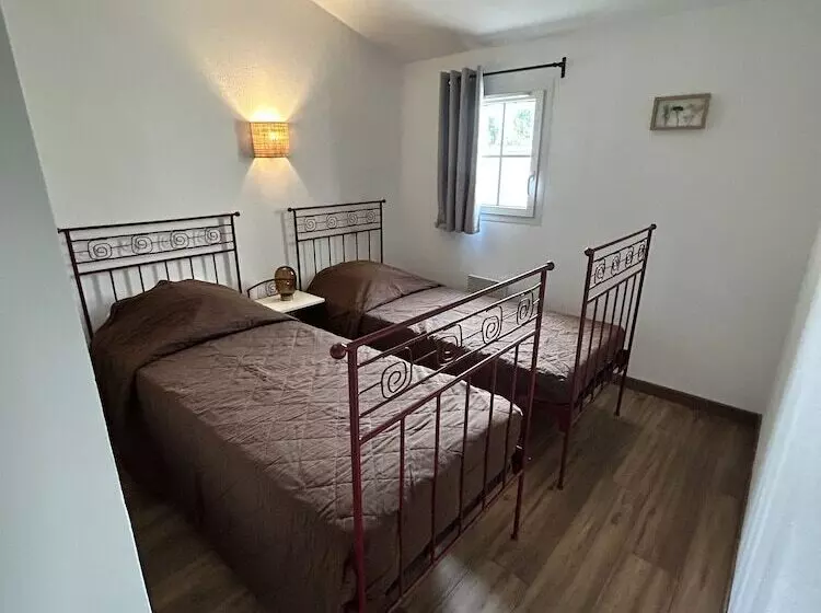 Отель Hôtel Jasses De Camargue