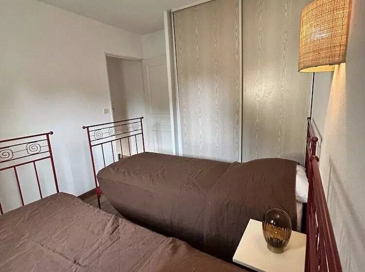 Отель Hôtel Jasses De Camargue