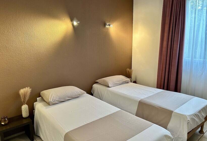 בית מלון כפרי Hôtel Jasses De Camargue