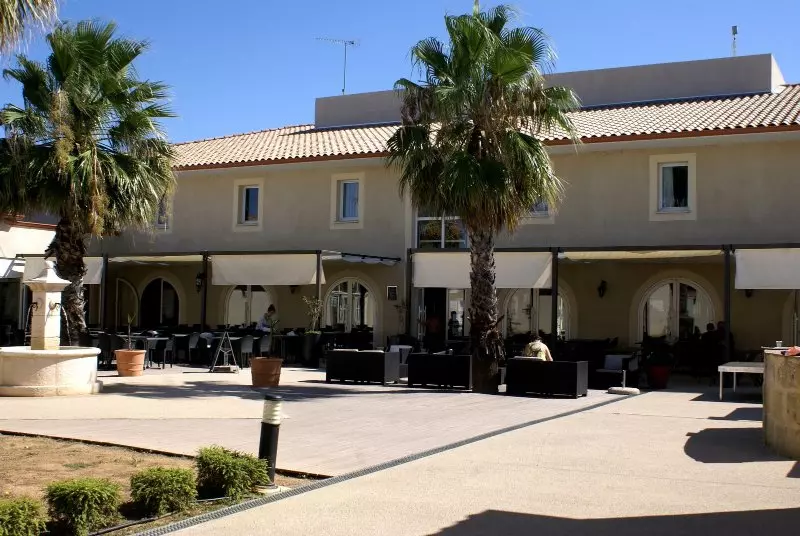 Hotelli Hôtel Jasses De Camargue