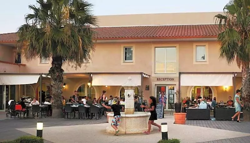 Hotelli Hôtel Jasses De Camargue