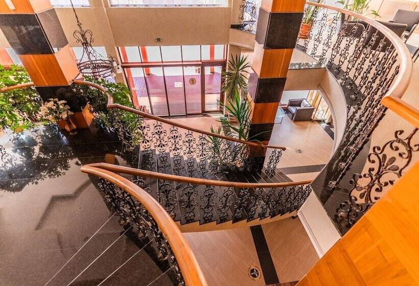 هتل Izola Paradise