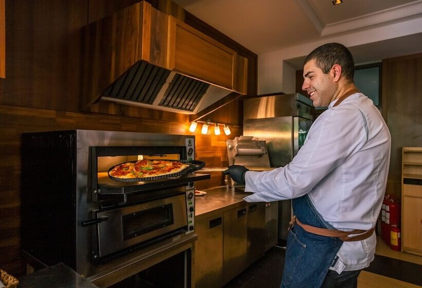 هتل Izola Paradise