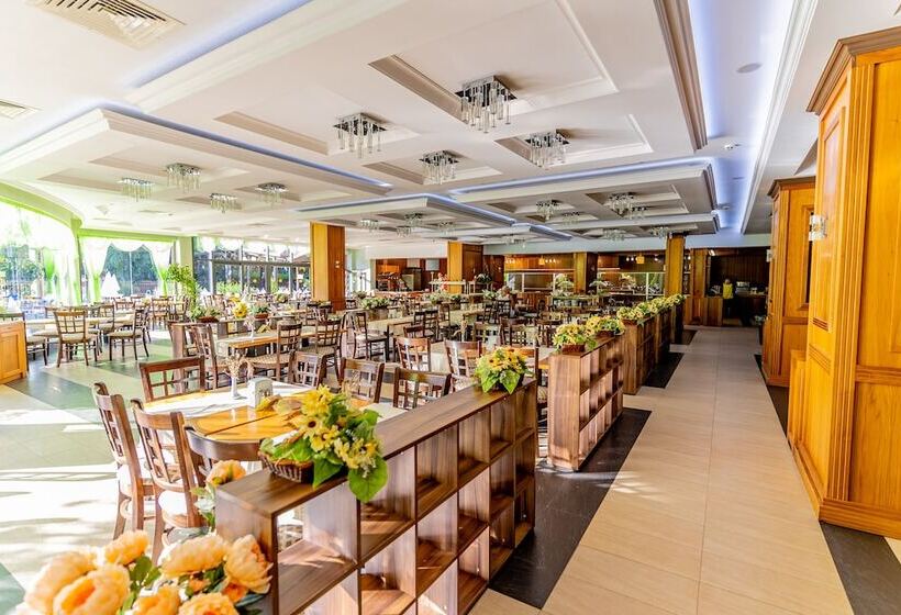 هتل Izola Paradise