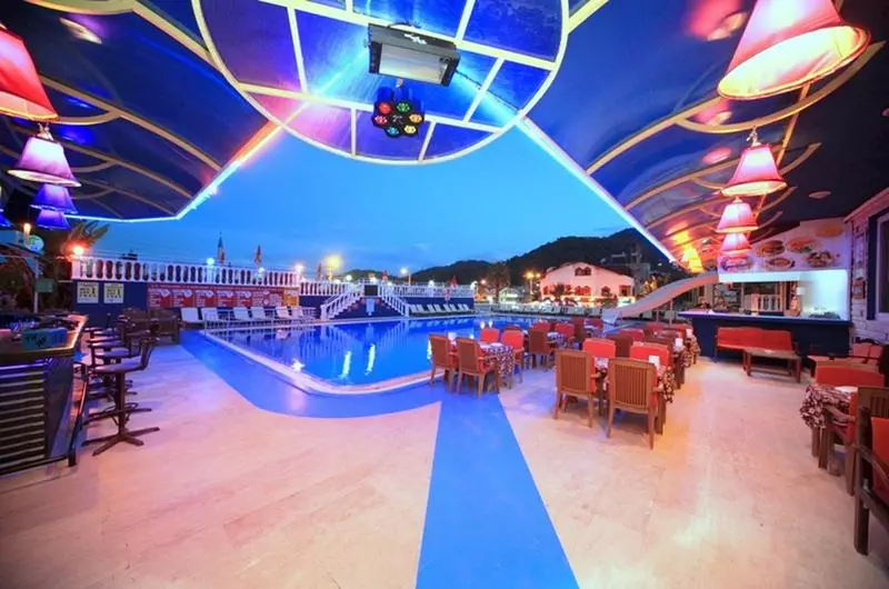 Hotel Musti S Royal Plaza