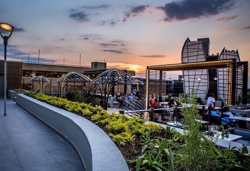 Отель Sandton Sun And Towers