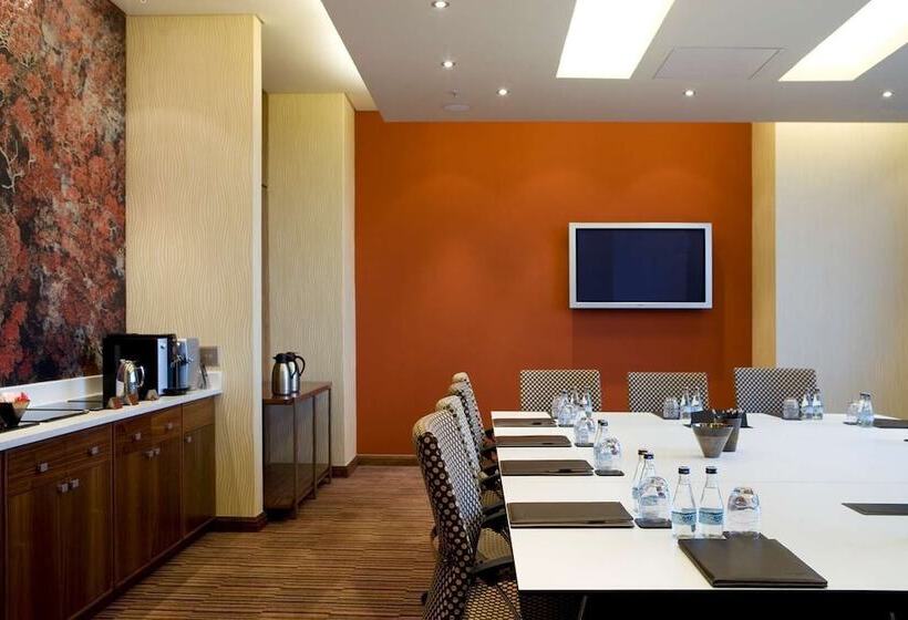 Отель Sandton Sun And Towers