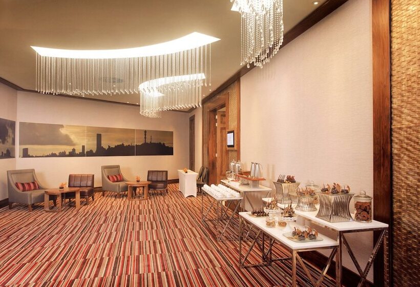 Отель Sandton Sun And Towers