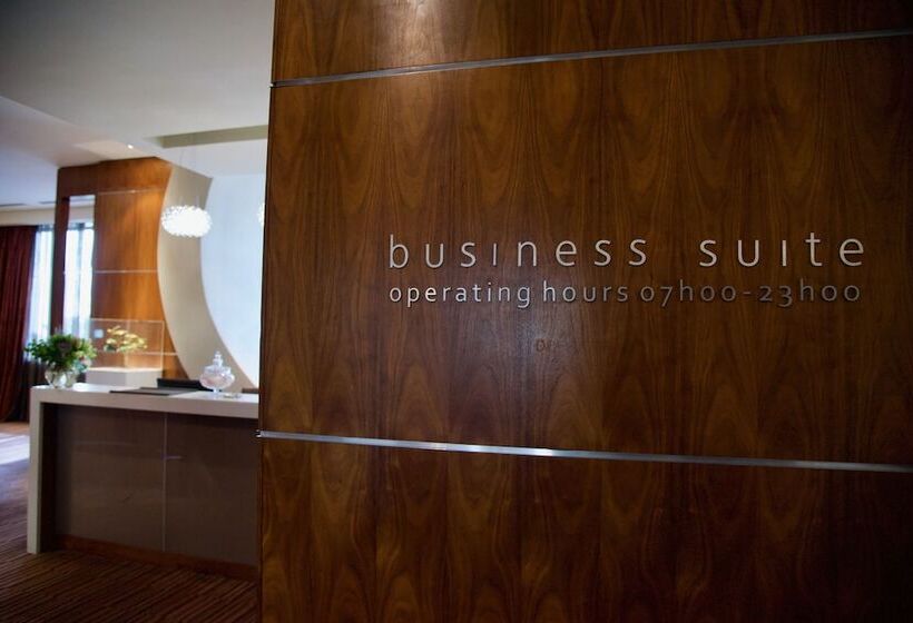 Отель Sandton Sun And Towers