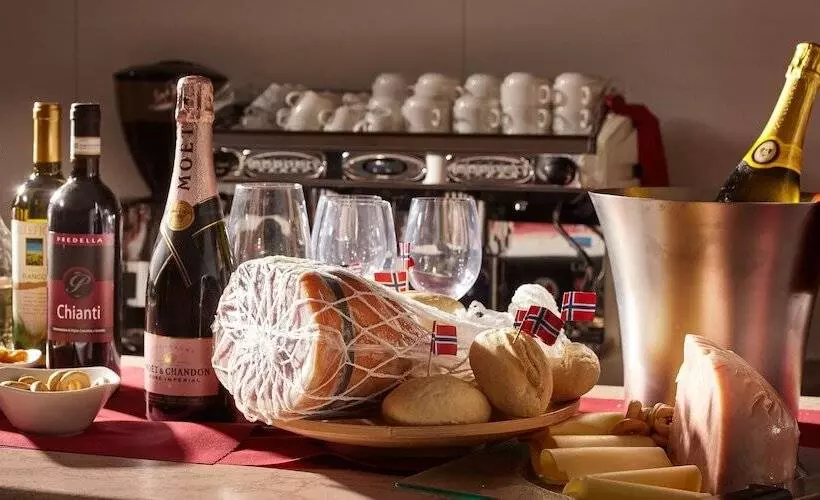 Отель Tower Inn Pisa Valdera