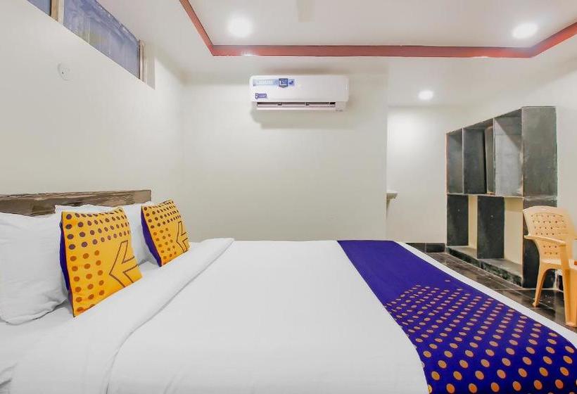 בית מלון כפרי Spot On Grand Inn