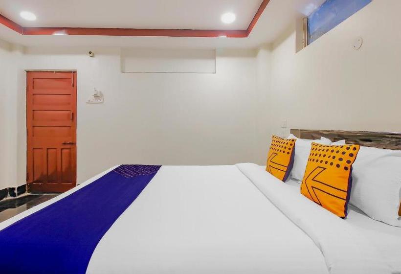 בית מלון כפרי Spot On Grand Inn