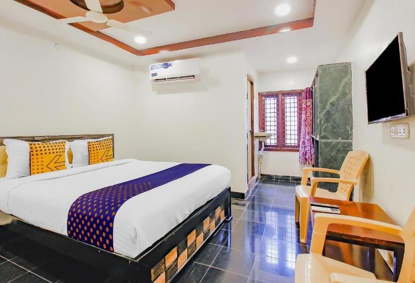 בית מלון כפרי Spot On Grand Inn