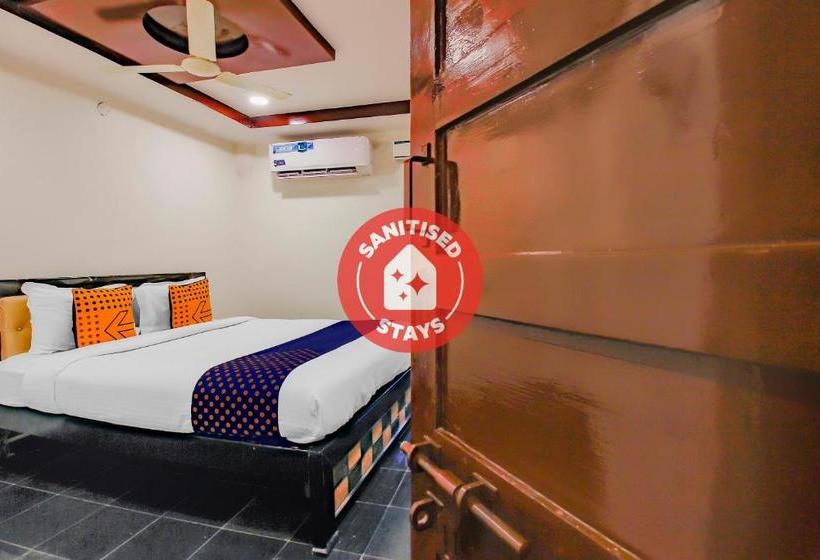 בית מלון כפרי Spot On Grand Inn