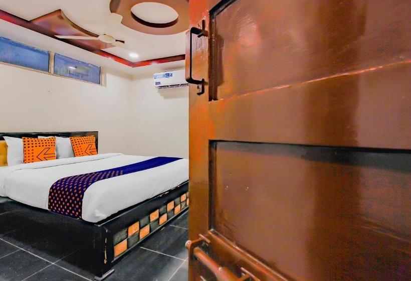 בית מלון כפרי Spot On Grand Inn