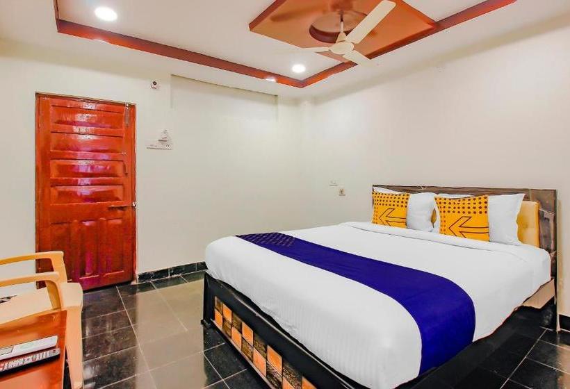 בית מלון כפרי Spot On Grand Inn