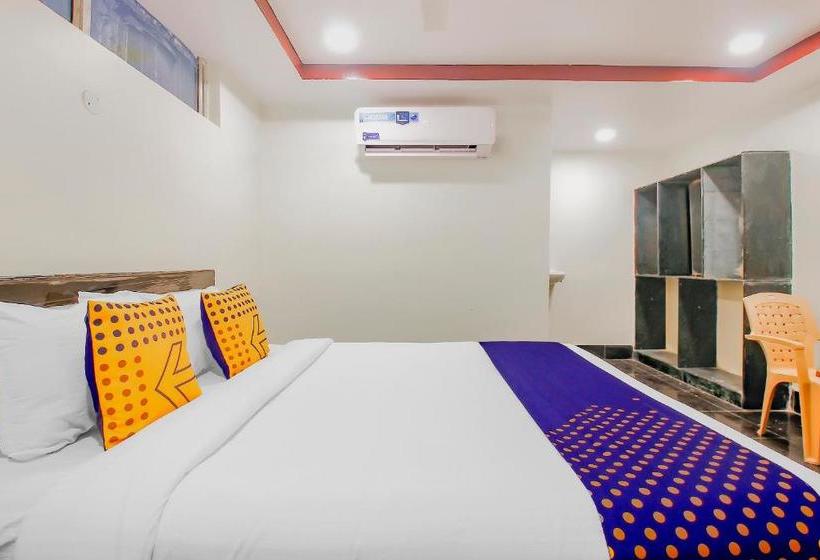 בית מלון כפרי Spot On Grand Inn