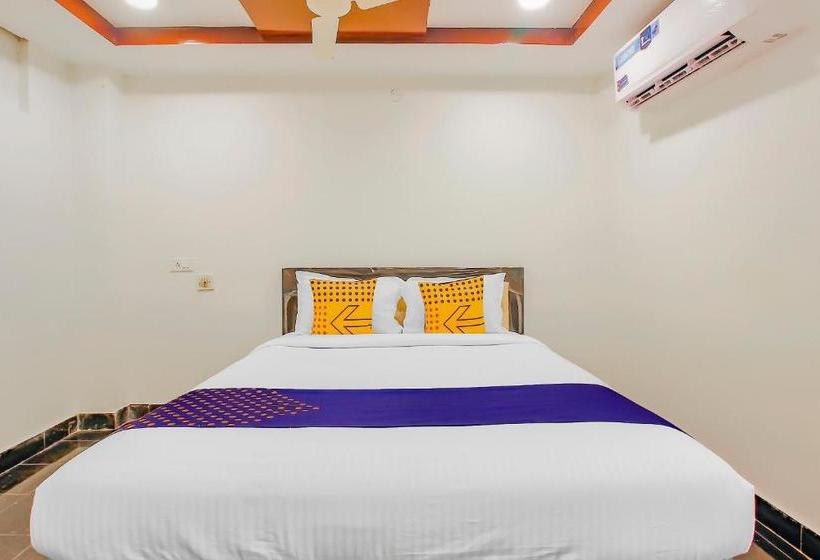 בית מלון כפרי Spot On Grand Inn