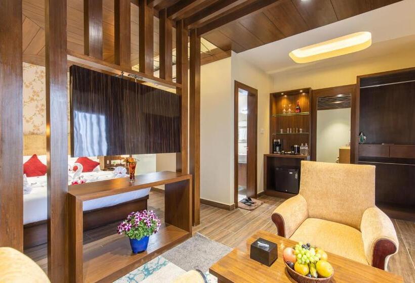 هتل Lumbini Palace Resort