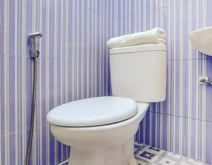 ホテル Oyo 90173 Innapp Tenggilis Family Residence