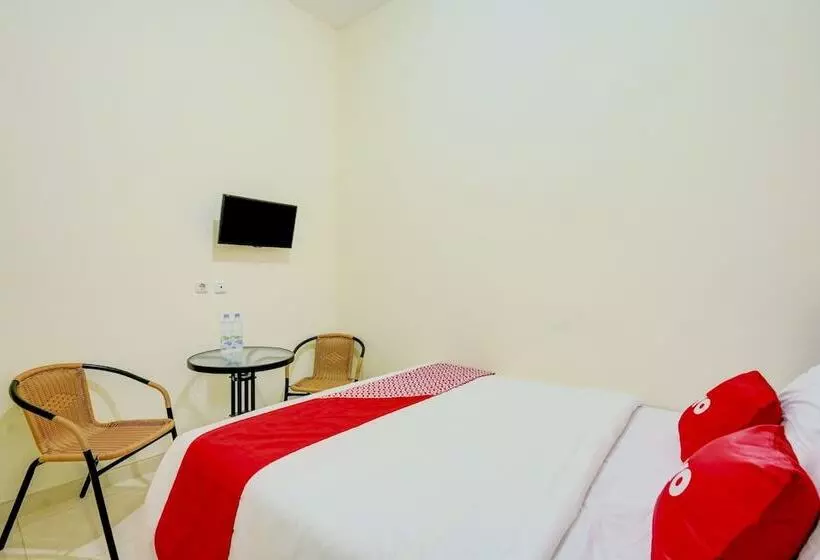 ホテル Oyo 90173 Innapp Tenggilis Family Residence