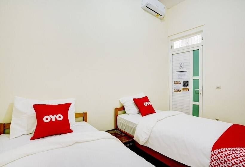 בית מלון כפרי Oyo 90173 Innapp Tenggilis Family Residence