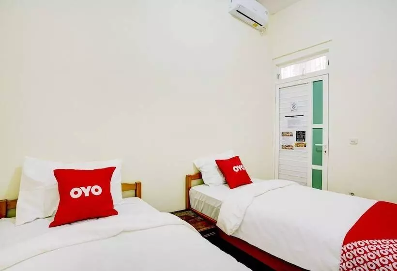ホテル Oyo 90173 Innapp Tenggilis Family Residence