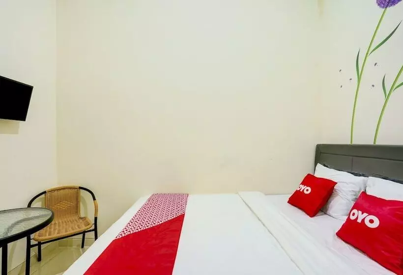 ホテル Oyo 90173 Innapp Tenggilis Family Residence