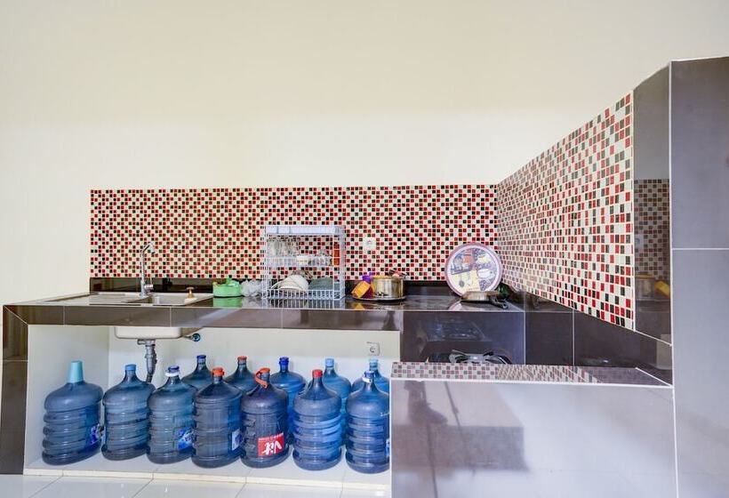 בית מלון כפרי Oyo 90173 Innapp Tenggilis Family Residence