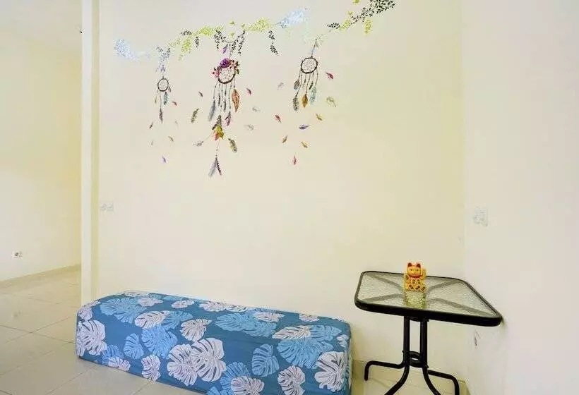 ホテル Oyo 90173 Innapp Tenggilis Family Residence