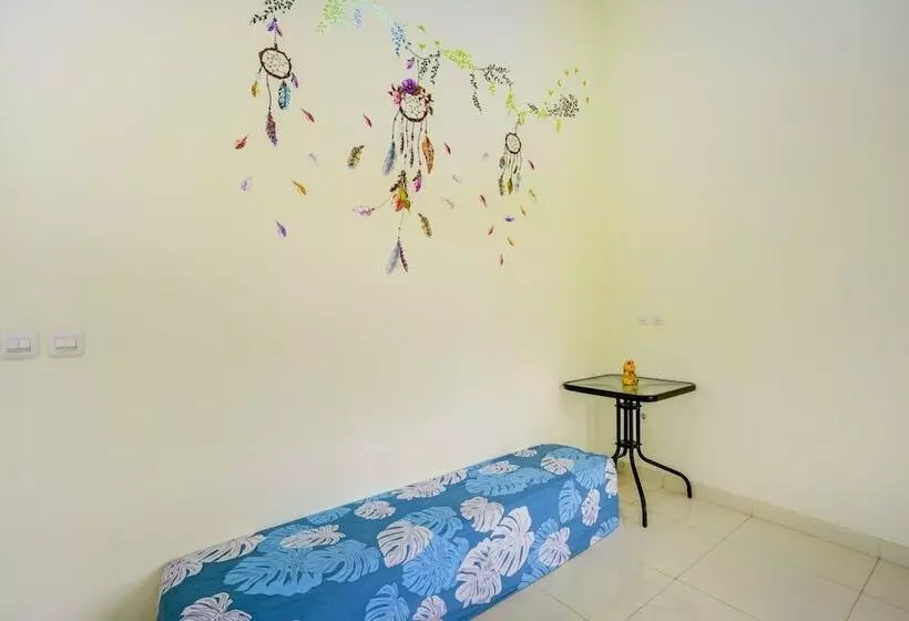 ホテル Oyo 90173 Innapp Tenggilis Family Residence