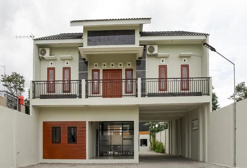 בית מלון כפרי Oyo 90178 Pangeran Residence