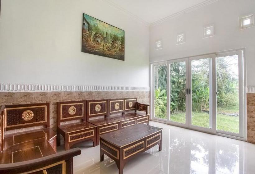 בית מלון כפרי Oyo 90178 Pangeran Residence