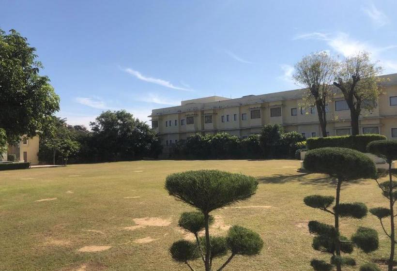 فندق Raj Bagh Palace