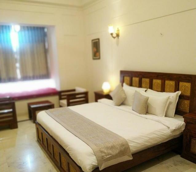 فندق Raj Bagh Palace