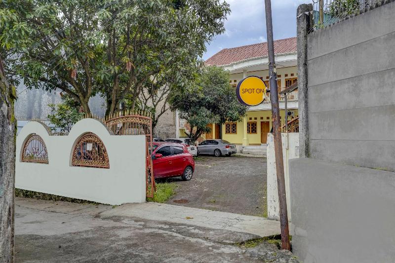 Szálloda Spot On 90171 Pondok Kuning