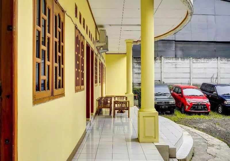 Hotel Spot On 90171 Pondok Kuning