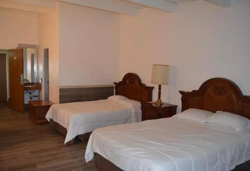 ホテル Bravo Inn Greensboro
