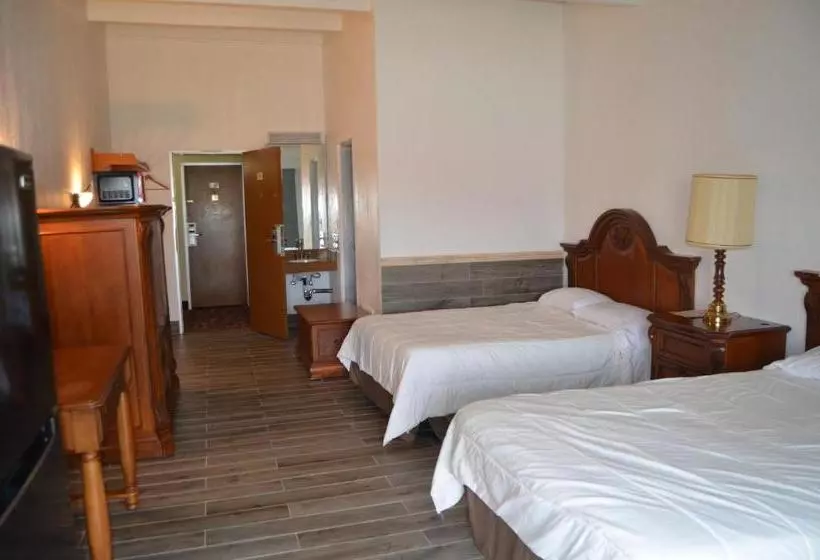 ホテル Bravo Inn Greensboro