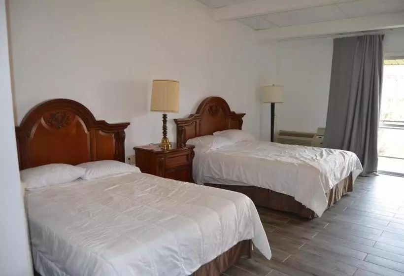 ホテル Bravo Inn Greensboro