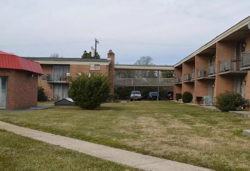 ホテル Bravo Inn Greensboro