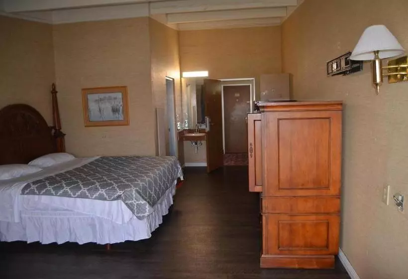 ホテル Bravo Inn Greensboro
