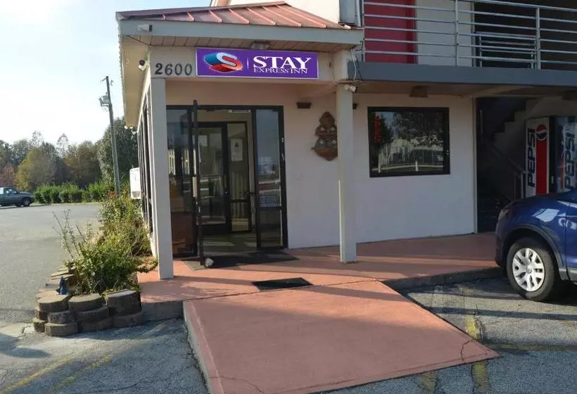 ホテル Bravo Inn Greensboro