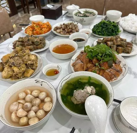 هتل Khách Sạn Hoàng Yến
