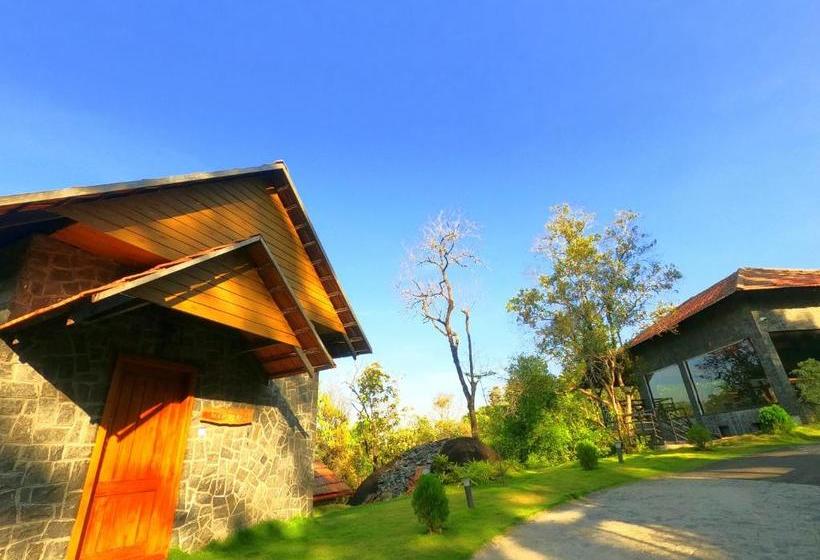 בית מלון כפרי The Wild Trails Munnar Resort