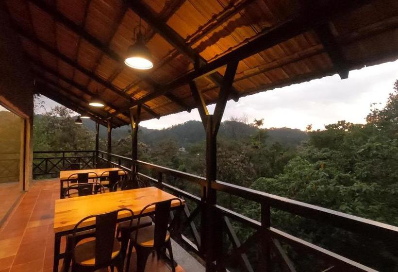 בית מלון כפרי The Wild Trails Munnar Resort