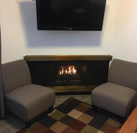 فندق على الطريق Waterway Inn