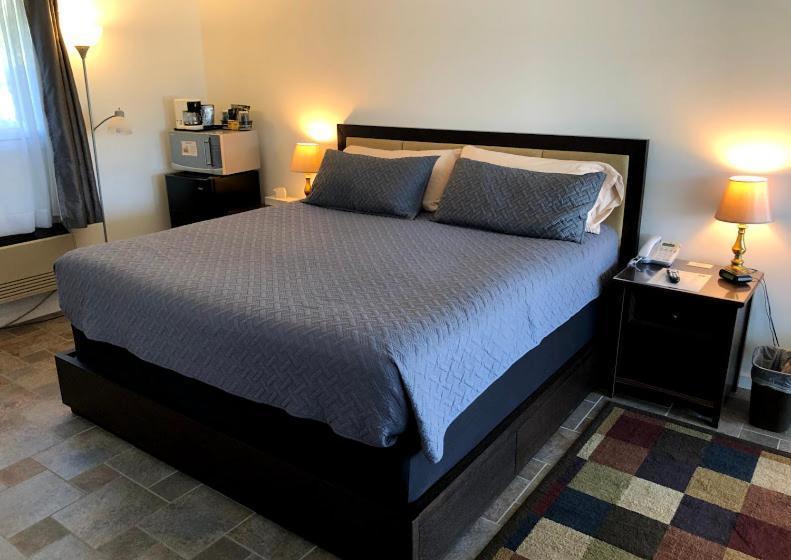 فندق على الطريق Waterway Inn