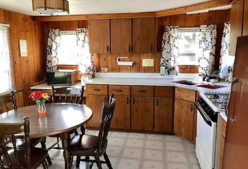 Motelli Waterway Inn